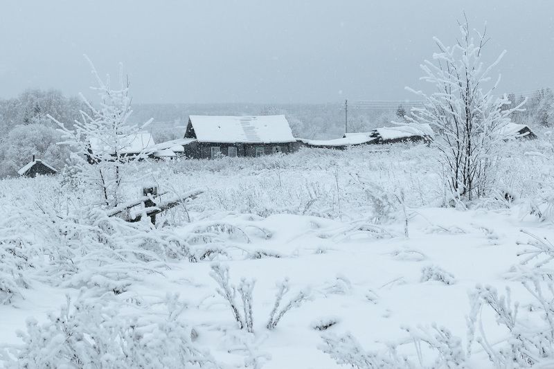 зима село снег И не загорится больше свет... фото превью