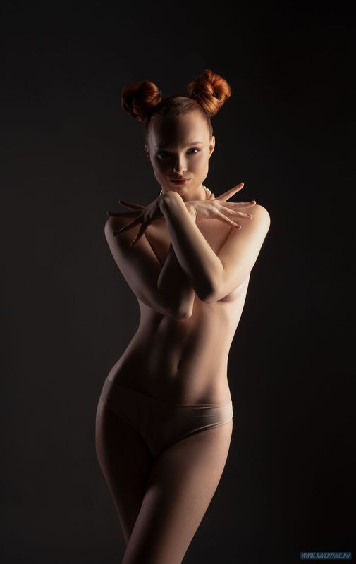 woman; topless; cover breast; allure; confident; sensual; feminine; grace; sexy; portrait; model; temptation; female; young; redhead; naked torso; panties; perfect; self assured; body; gorgeous; ginger hair; fit; self esteem; passion; naked; lady; individ Gorgeous young model with ginger  фото превью