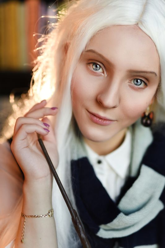 Гарри Поттер , девушка, голубые глаза. Блондинка. Пепельный блонд Полумнаphoto preview