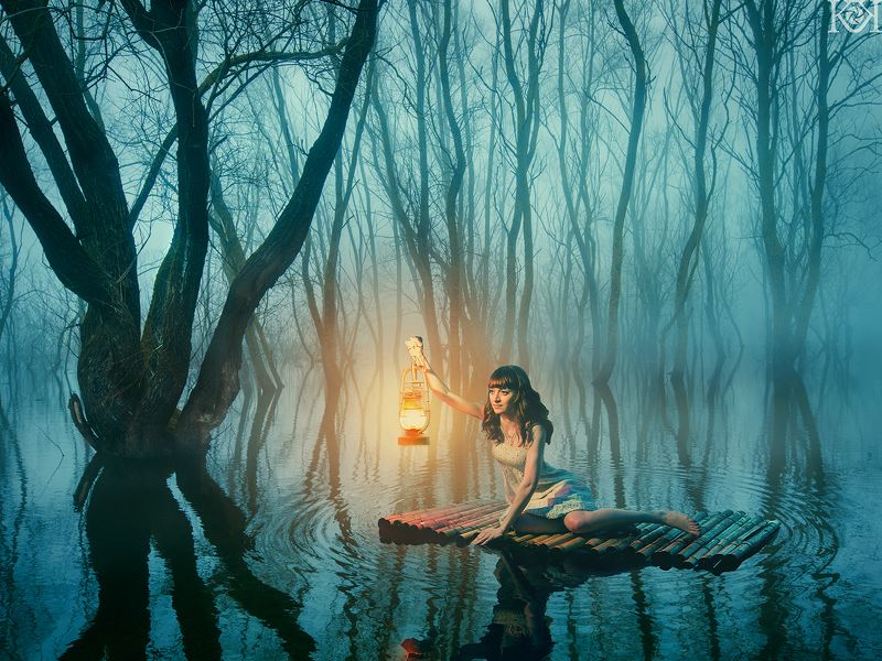 Девушкана на плотуphoto preview