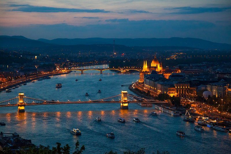 Вечерело над столицей Венгрииphoto preview