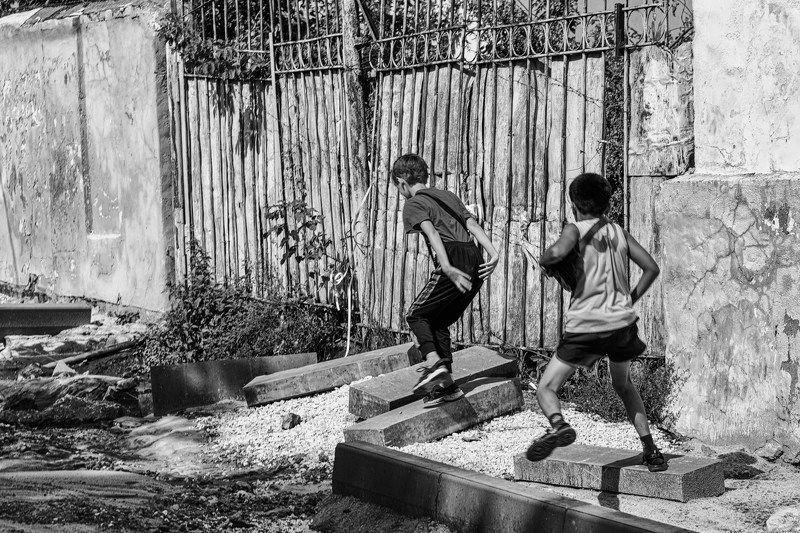 стрит улица чб монохром люди коломна Паркурphoto preview