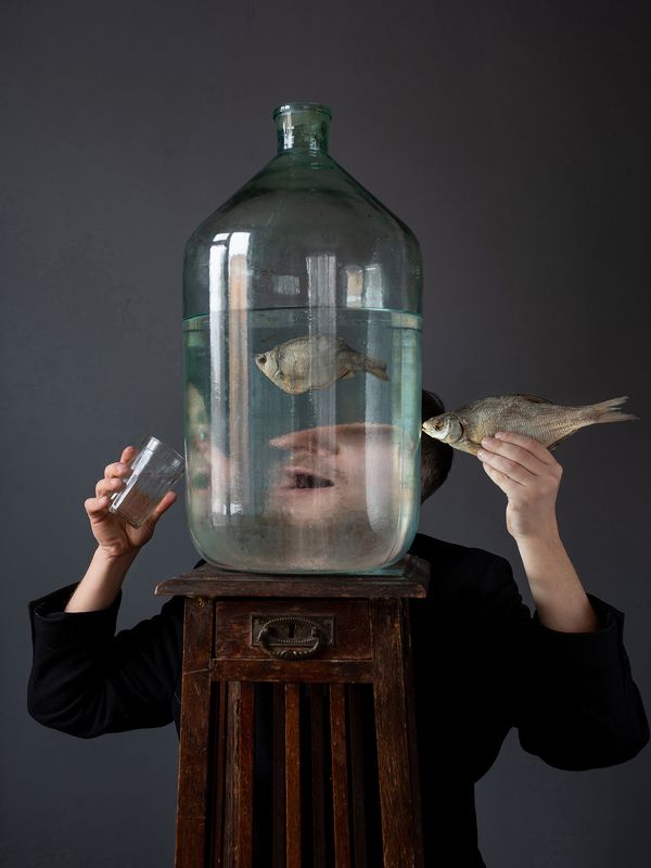 Метафорические преломления через бутыль.photo preview