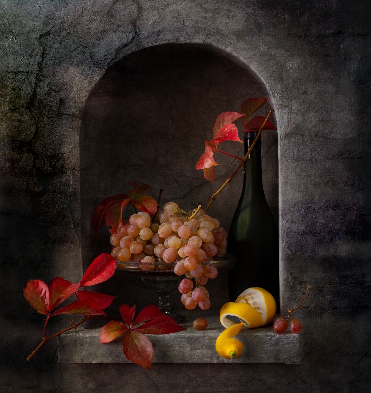 натюрморт, фрукты О винограде в нишеphoto preview