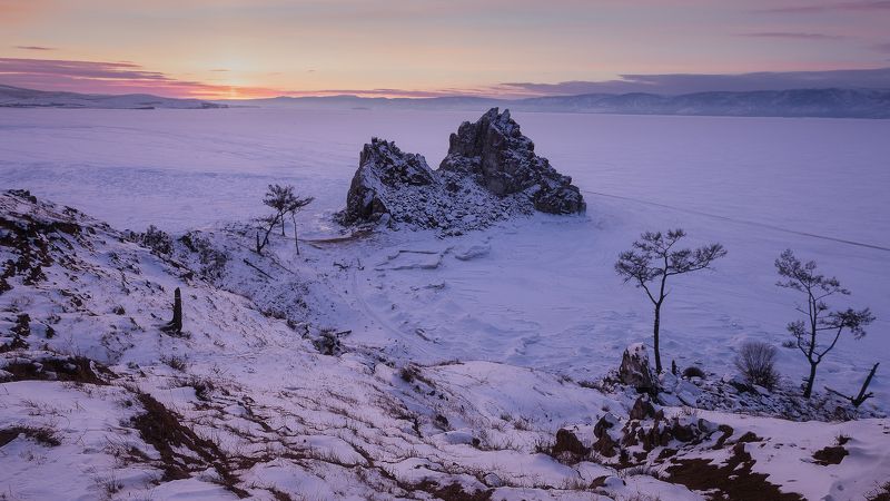 Байкал Скала Шаманка. Байкал.photo preview