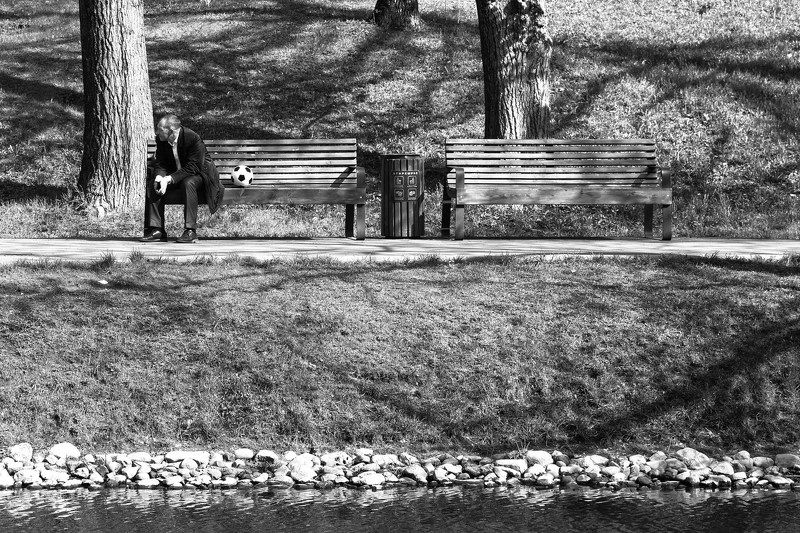 стрит улица чб монохром люди москва Тренерphoto preview