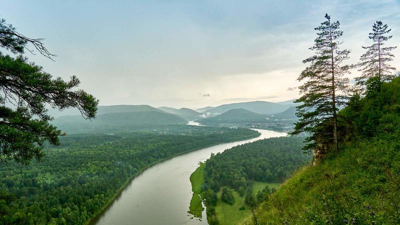 Вид с горы на долинуphoto preview