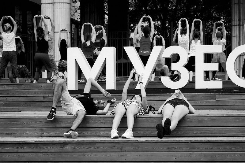 стрит улица чб монохром люди москва музеон Йогаphoto preview