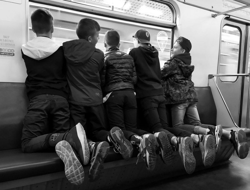 стрит улица чб монохром люди дети москва Метроphoto preview