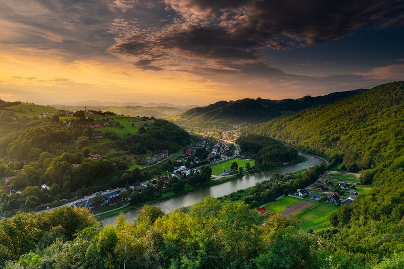beskidy, beskid sądecki, poland, polska, mountains, mountainscape, landscape, river, trees, forest, road, town, buildings, nikon, tamron, sunset, clouds What the Staroste Sawphoto preview