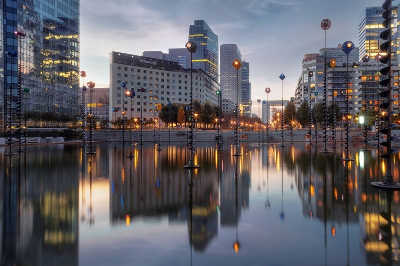 город,,отражения,архитектура бассейн Вечерний Дефансphoto preview