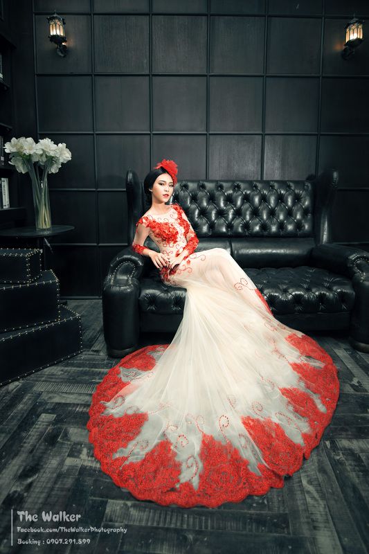 Lady in Redphoto preview