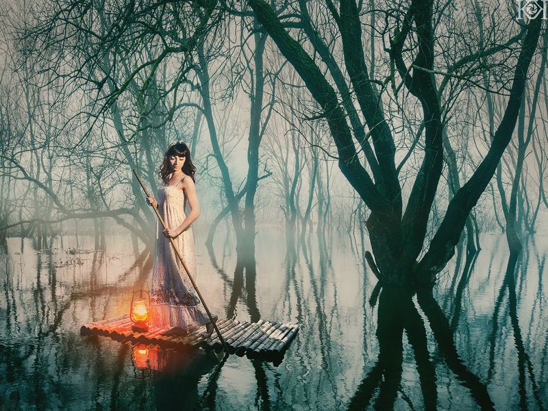 Девушка на лотуphoto preview