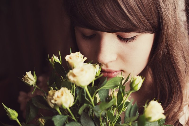 девочка, цветы, розы, портрет Девочка с цветамиphoto preview