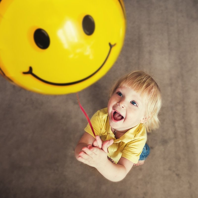 мальчик, малыш, шарик, улыбка, смайлик Смайликиphoto preview