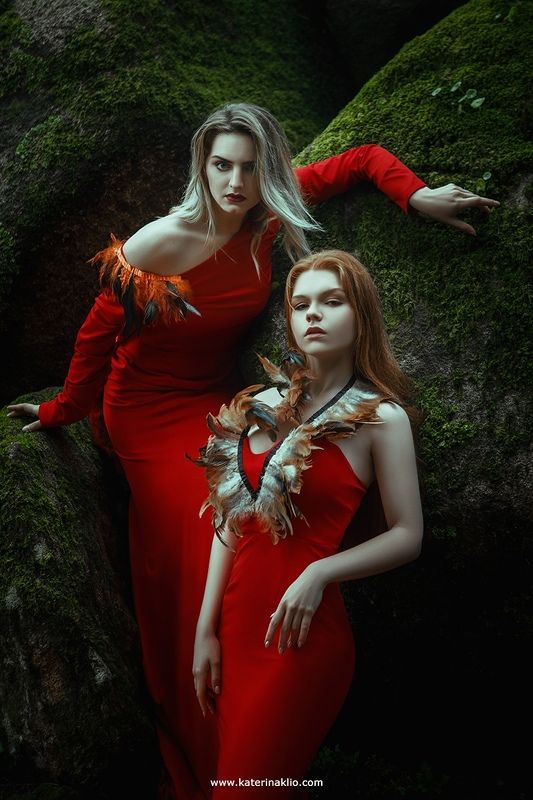 red, queen, model, two, women, couple, red, green, beauty, dress, together, beautiful, two beautiful women, red and green Red Queensphoto preview