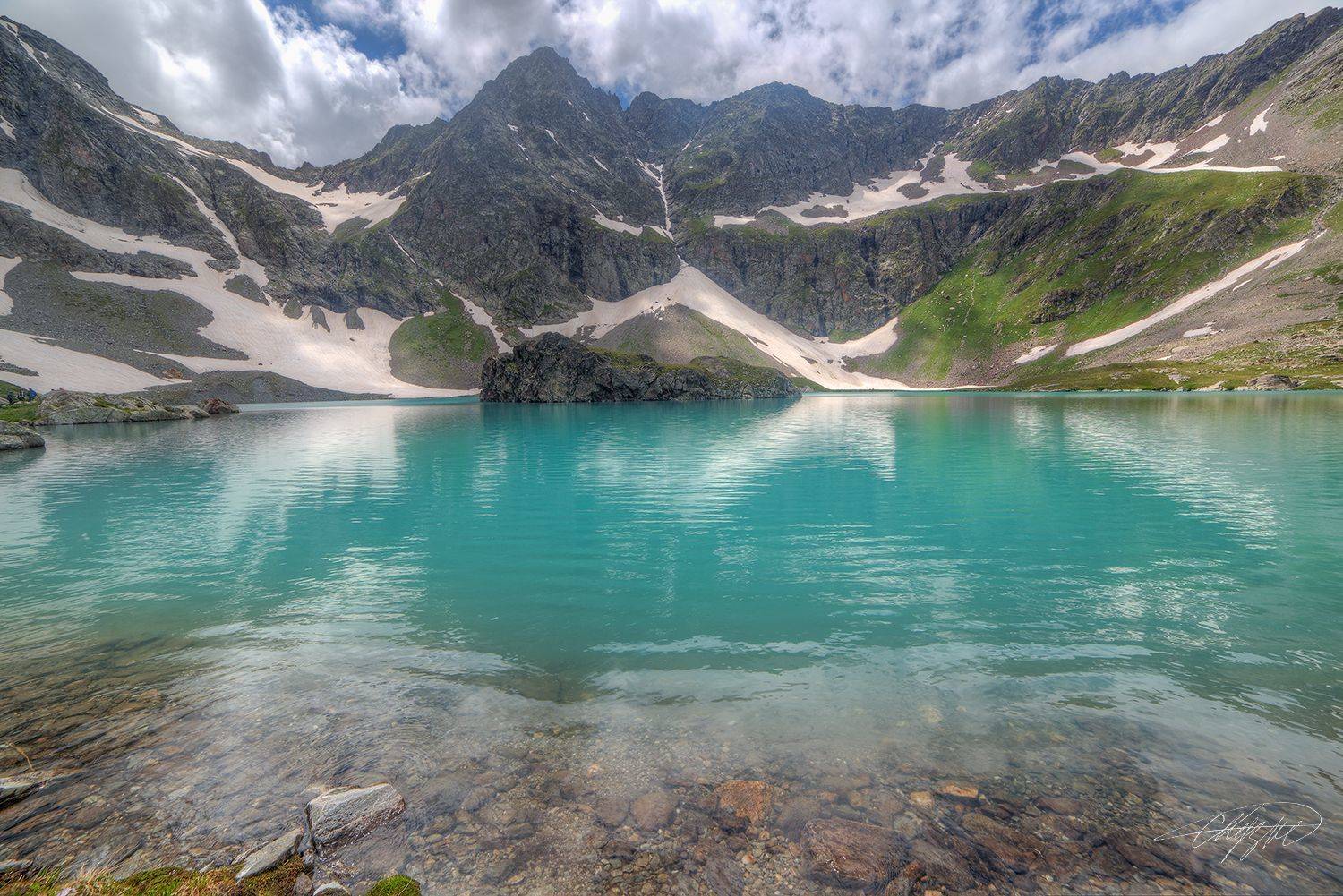 Полдень на озере Безмолвия.. Автор: Сергей Кузнецов , Сергей Кузнецов