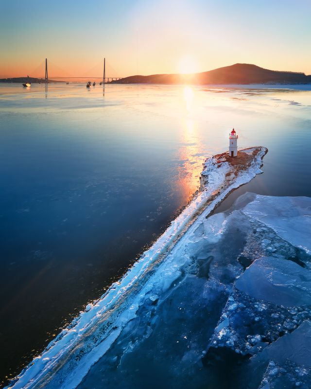 Зима и утро…, Владивосток, маяк Токаревского, январь 2023photo preview