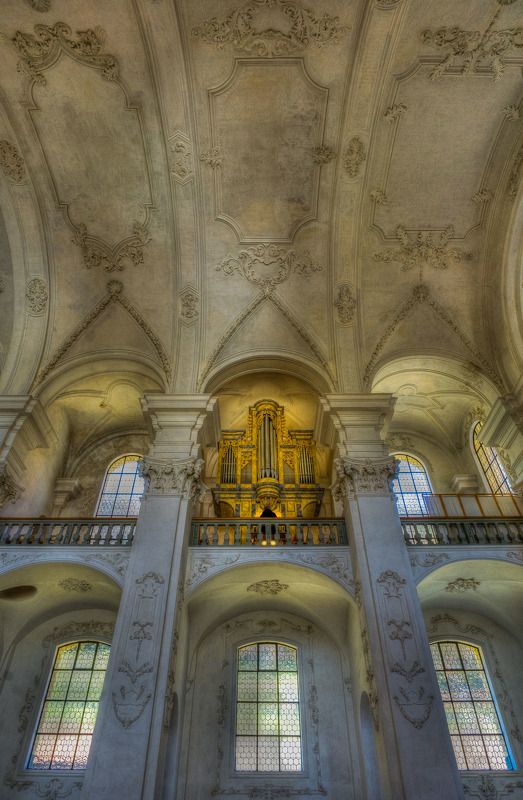 Органист. Аббатство Беллелэй.photo preview