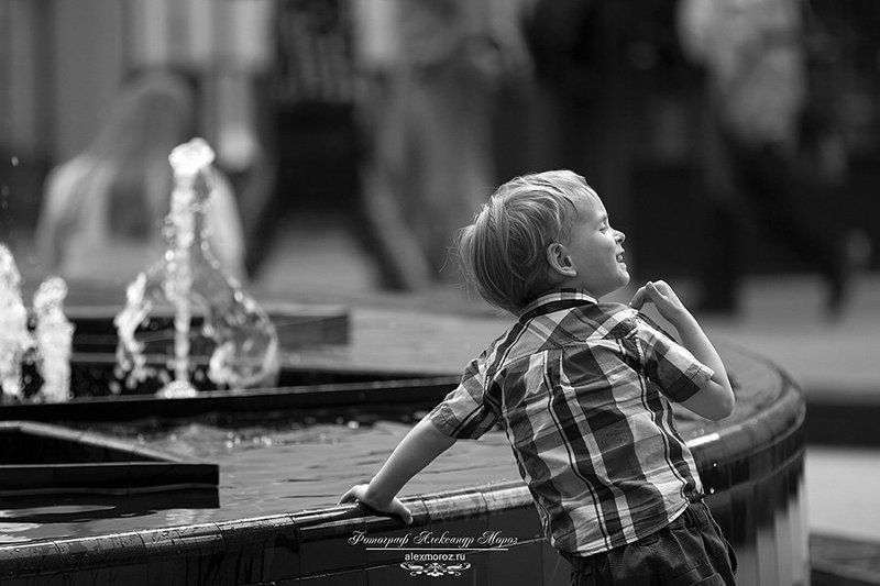 У фонтанаphoto preview