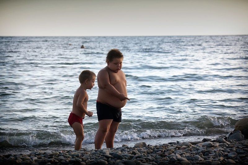 море пляж дети камни вечер Здесь есть клад...photo preview