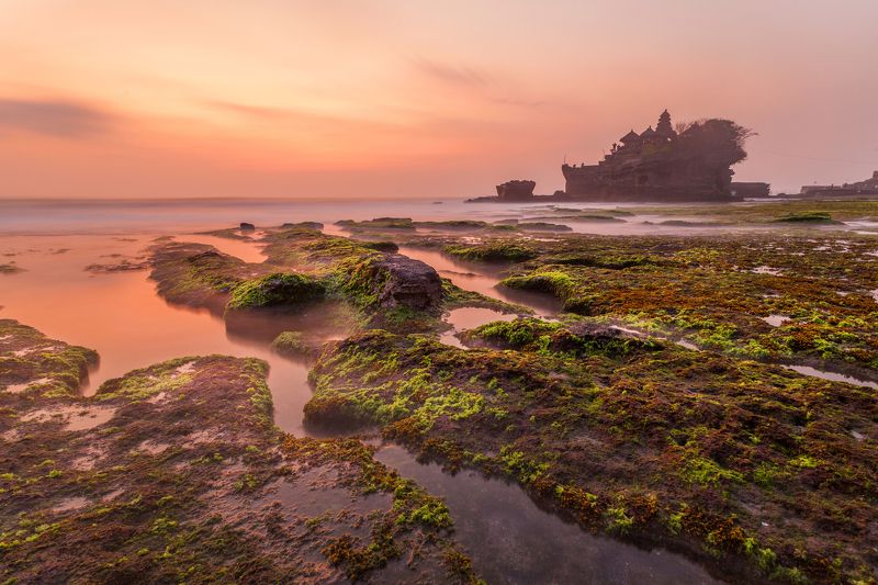 закат, пляж, отлив, небо, большая выдержка, океан, вода, цвета, свет, sunset, beach, Bali, Indonesia, Tanah Lot Temple, temple, low tide, water, ocean, colors, sky Танах Лот на закатеphoto preview