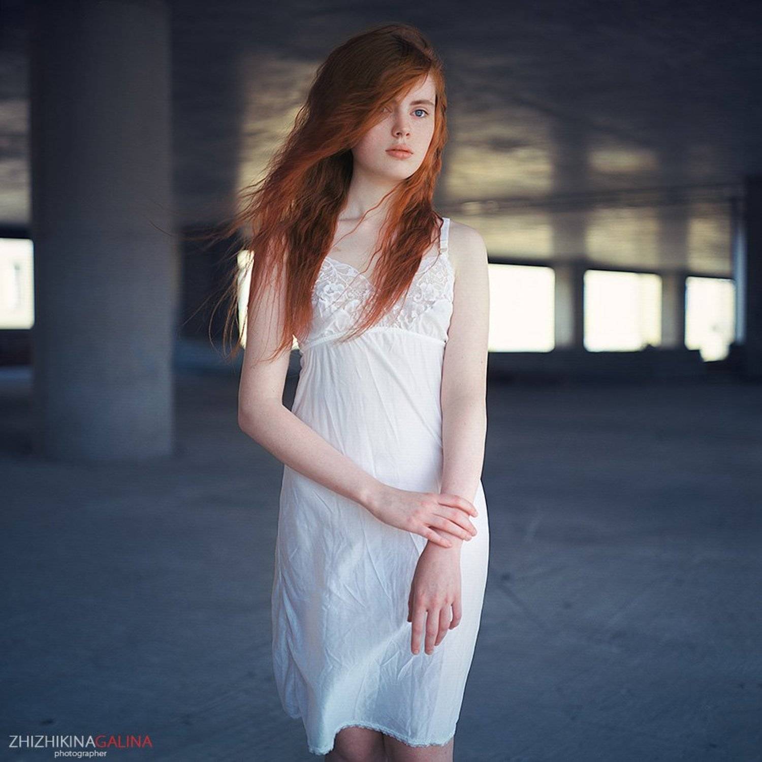 девушка, модель, фото, фотография, пленка, цветная, сорочка, рыжая, ветер, волосы, настроение, photo, photography, art, girl, amazing, pretty, awesom, взгляд, одиночество, грусть, Galina Zhizhikina