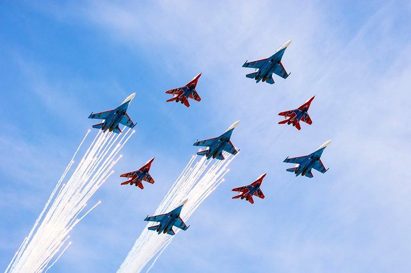 Российские летчики поздравили ветеранов с Днем Победыphoto preview