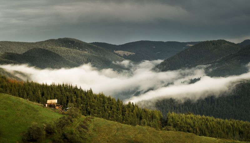 A small house in the mountainphoto preview
