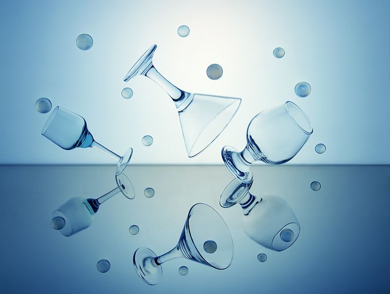 натюрморт стекляшечки свет отражение бокалы фотография Танцуют все...photo preview