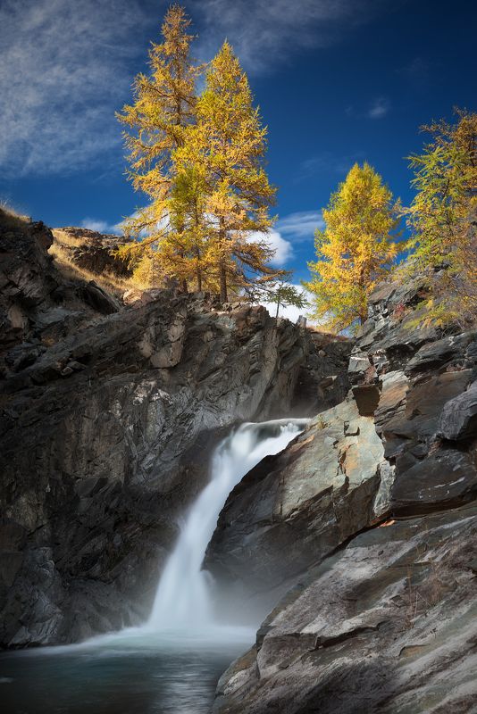 пейзаж, природа, водопад, поток, вода, течение, река, скалы, камни, путешествия, осень, пихта, высокий, падает, ущелье, горы, дерево, голубой, храм, святилище, кокоря, алтай Водопады Кокоряphoto preview