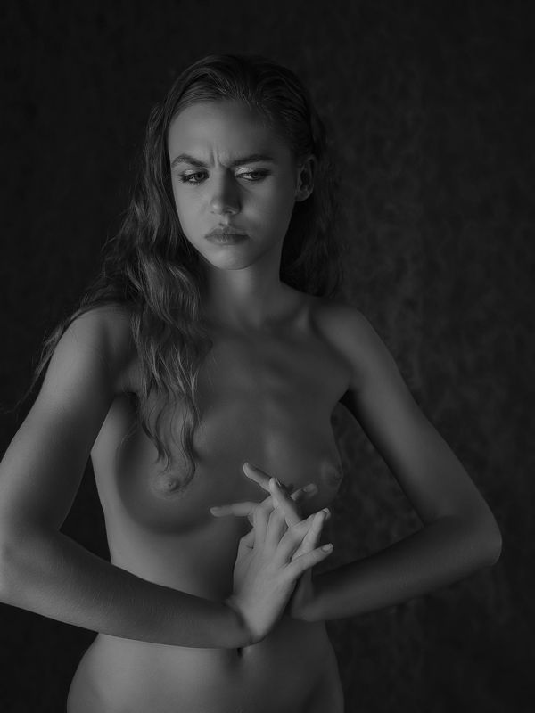 девушка. портрет. красота. глаза. грудь взгляд. Бог недоверия и сомнения Данунах.photo preview