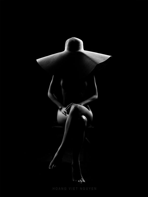 fine nude, nude, glamour, asian, vietnam, vietnamese, body, black and white, bw, bnw, monochrome, mood, hat * * *photo preview