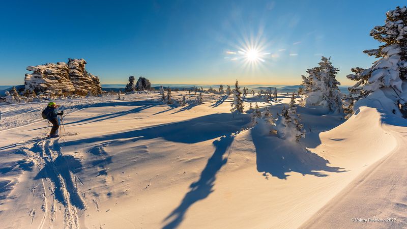 верблюды, скалы-останцы, гора курган, кедры, пихты, снег, шерегеш, горная шория, сибирь PROгулка по Верблюдам фото превью
