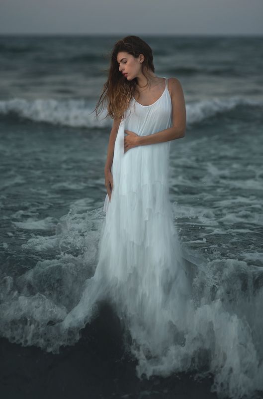 autumn model The Queen of the Seaphoto preview