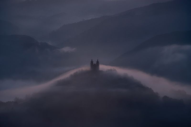 #slovakia #banskastiavnica #manfrotto #nikon #autumn Dark tower photo preview