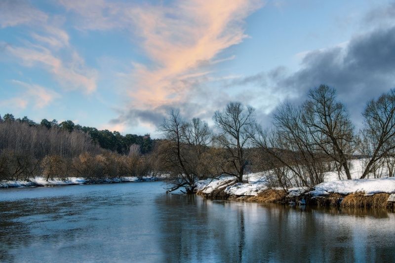 Весенняя Москва река вблизи Звенигорода.photo preview