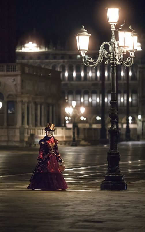 карнавальные маски и костюмы Венецииphoto preview