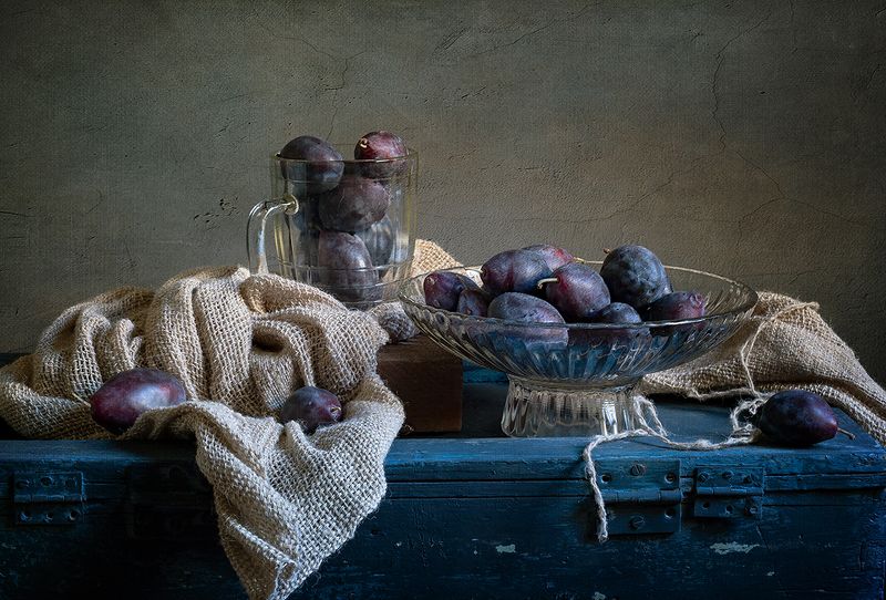 натюрморт, фрукты, сливы Черносливphoto preview