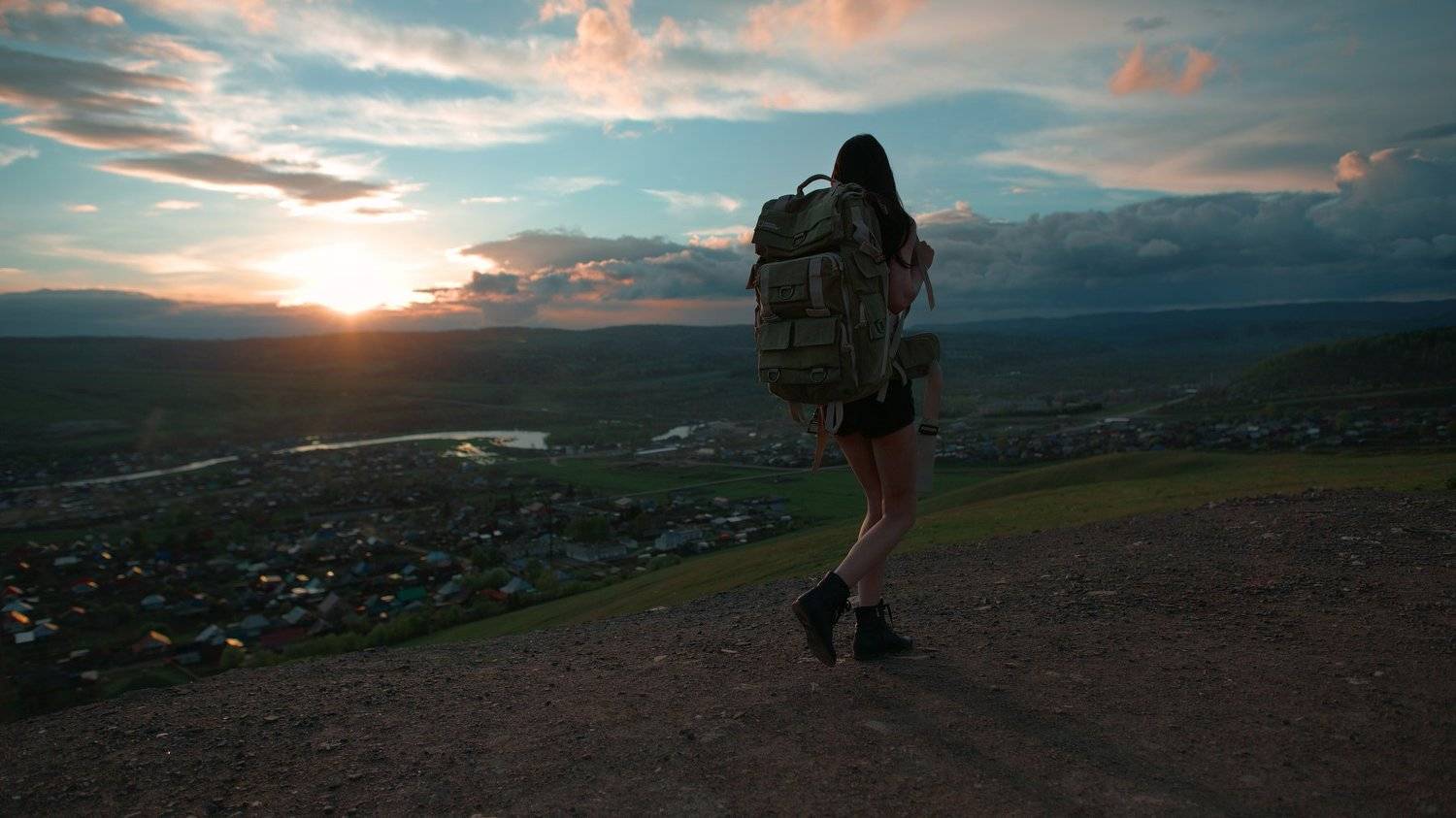 Sim. Автор: Роман Филиппов Backpack, City, Girl, Russia, Sky, Spring, Sunset, Travel, Walk, Роман Филиппов