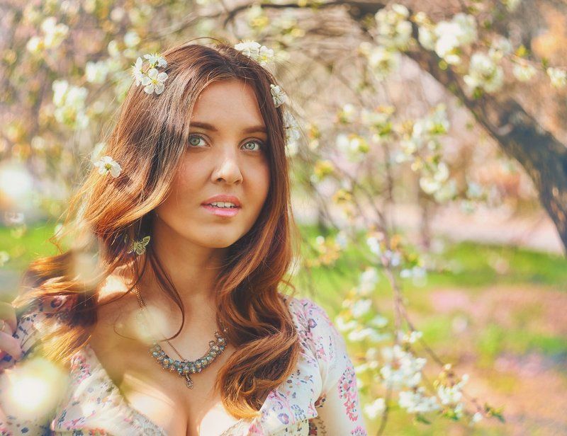 девушка май музыка цветы ноты флейта волосы солнце Весенняя музыка IIphoto preview