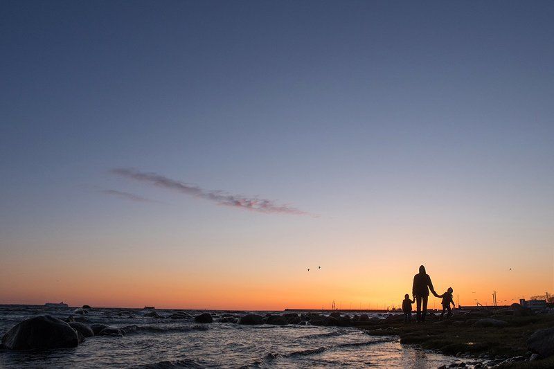 Закат, Море, Небо, Семья За горизонтphoto preview