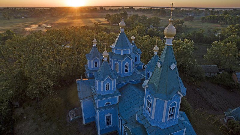 Восход над Церковьюphoto preview