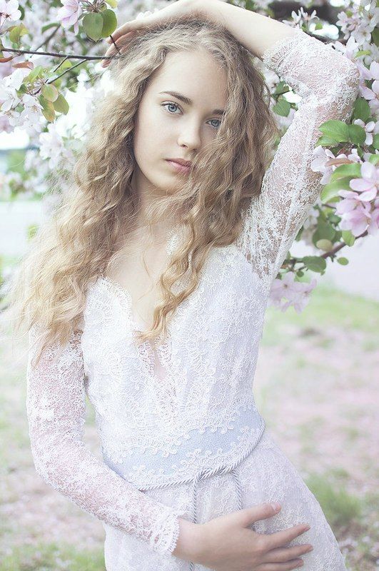 В яблоневом садуphoto preview