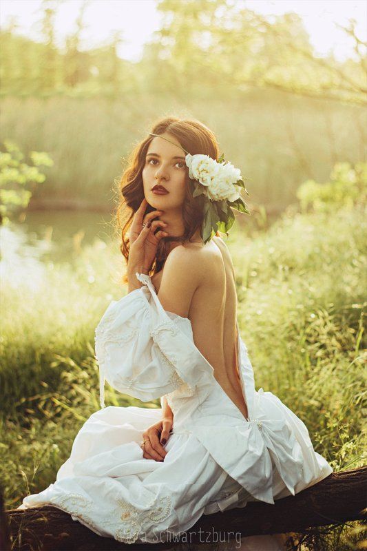 бохо, цветы, закат, озеро Девушка у озераphoto preview