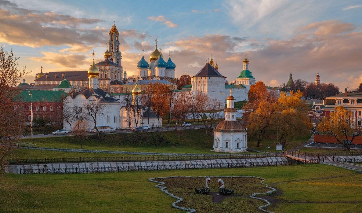 Осенняя Лавра. Автор: Виктор Климкин вечер, монастырь, осень, православие, россия, сергиев посад, троице-сергиева лавра, Виктор Климкин