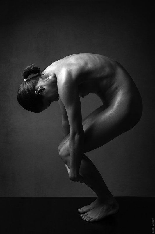 ню девушка, чб Ростокphoto preview