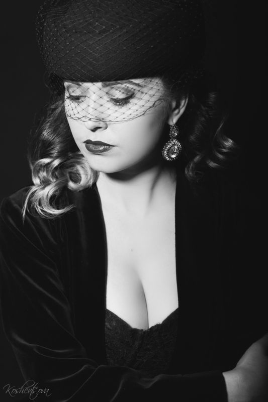 женщина, в, черном, студия, ретро Черная вдова или в ожидании новой жертвыphoto preview