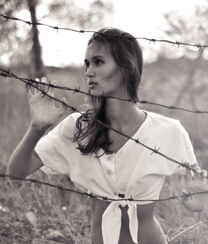 Black and white, Evening, Frontier, Girl, Portrait, Thorns, Urban Frontierrephoto preview