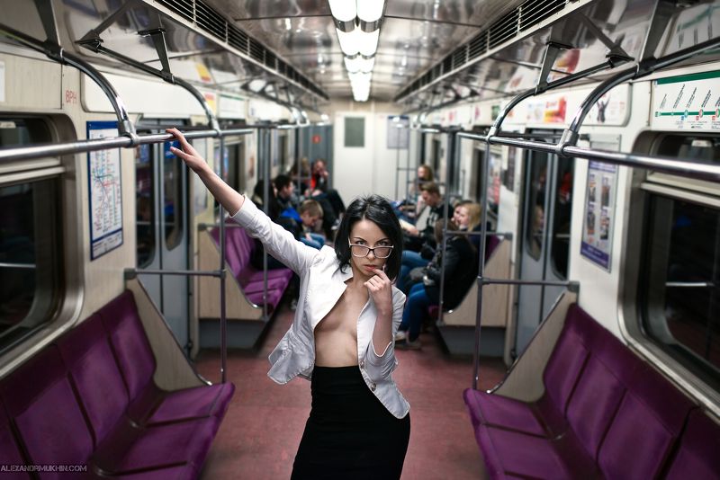 метро, ню, девушка Метроphoto preview